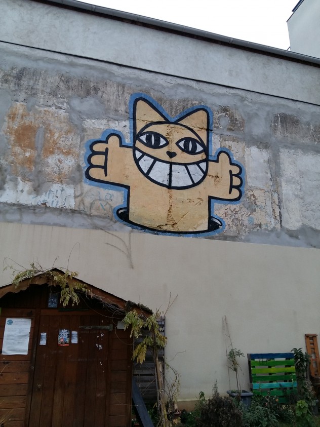 Streetart Paris Rue du Chalet Yellow Cat by Monsieur Chat