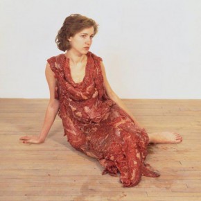 Jana Sterbak: Vanitas. Flesh Dress for an Albino Anorectic (1987). Courtesy Barbara Gross Galerie, München